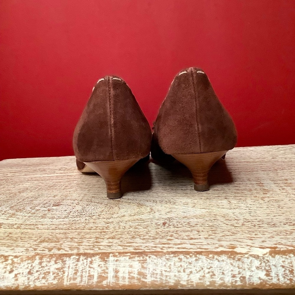 AK Anne Klein Flex Kitten Heels Brown Suede, Bows & Contrasting Cream Stitch - Picture 8 of 16